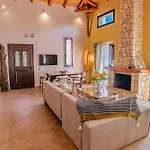 Villa Fuoco, Lefkas G-Villas, A Luxury Villa With Private Pool, 10 Mins Drive From The Beach Willa Marandokhórion